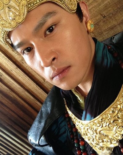 该剧讲述了胡海锋饰演的苏决与林更新饰演的舒难陀带领骠国乐团不远