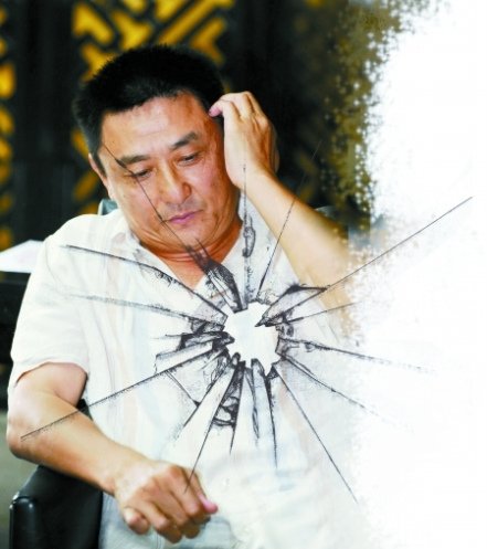 叶京承认被打否认婚外情 自称"被潜"遭调侃