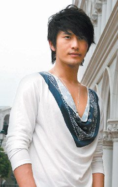 黄晓明《泡沫之夏》很魅惑 戏里洛溪戏外欧辰