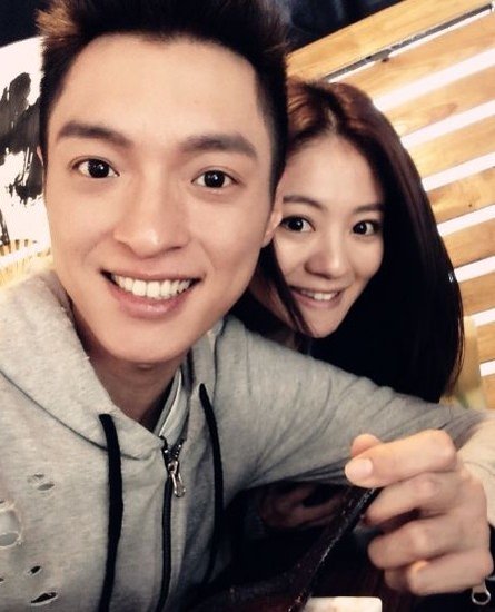 安钧璨网上晒亲密照示爱安以轩 疑似公开恋情