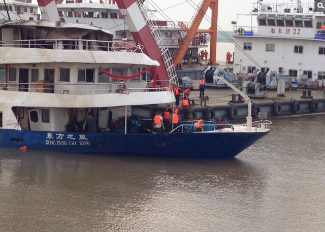 央视卫视多档节目暂停播出 悼念沉没客轮遇难者