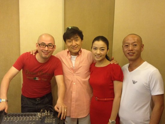 [电视新闻]成龙女儿19岁登记结婚,女友31岁,母亲吴绮莉:希望正向发展