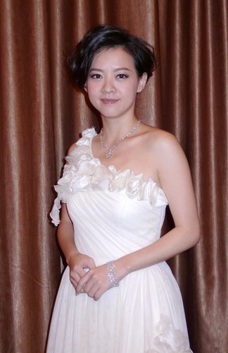 央视秋晚精彩落幕 曾宝仪再现完美主持秀