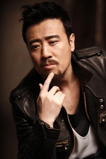 "硬汉"于和伟童心未泯 心里住着一个大男孩