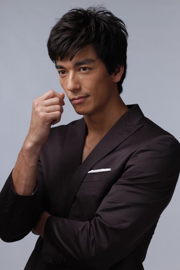 丹尼斯吴眼光挑剔 传拒与李湘合唱芒果跨年(图)