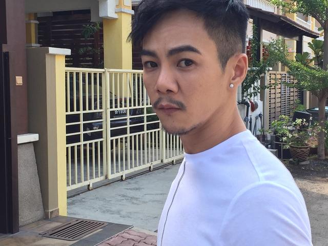 邓养天邀歌迷拍《错爱的意外》 巧遇作者太感慨(图)