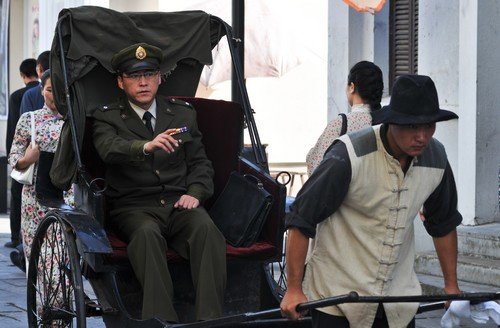 《神秘人质》武侠动作抢眼 特工上墙飞跃玩轻功