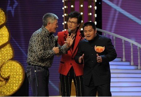 张二楞亮相东莞客桥才艺大赛 出任评委并颁奖