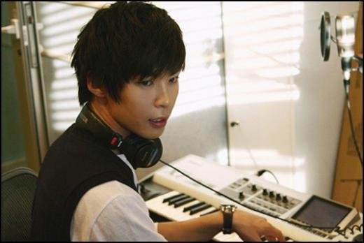 【2010.12.01】【明星】8eight成员白灿公开恋情 与日本女友交往三年