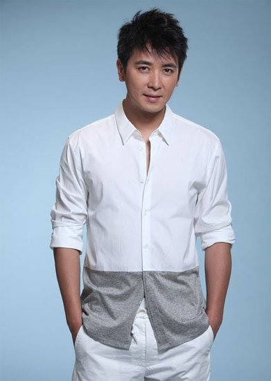 2011《与爱同行》春节联欢晚会在人民大会堂召开,保剑锋携秦岚(微博)