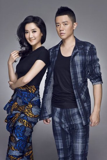 凤凰传奇挤走"鸟叔" 加盟东方卫视跨年晚会