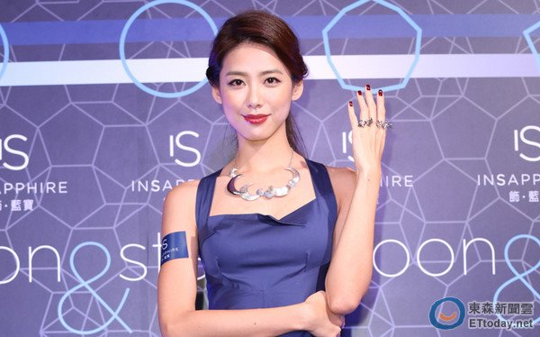 辣模林可彤"肉贴水钻"招桃花 赶明年出嫁