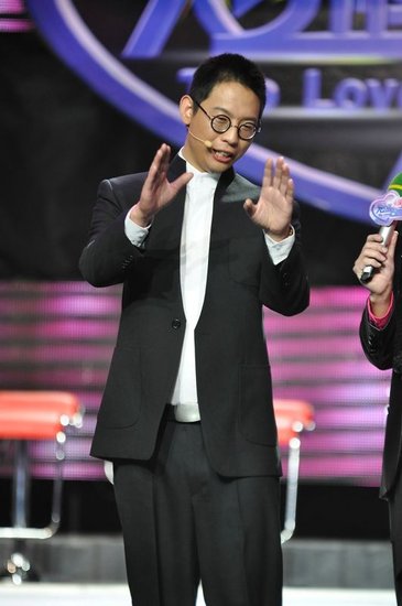 年轻艺术家电视相亲 "对眼"即给20万见面礼