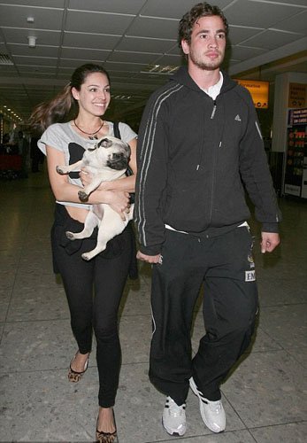 brook)近日拍完广告回到英国,而她的小男友丹尼-西普兰尼(danny