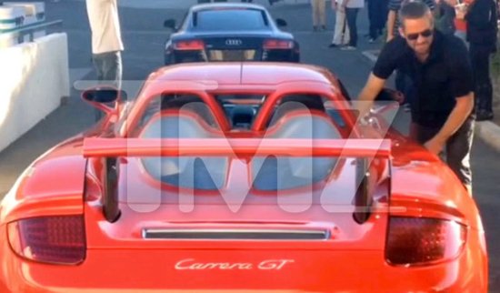 [明星新闻]保罗沃克车祸前视频曝光 微笑坐进保时捷