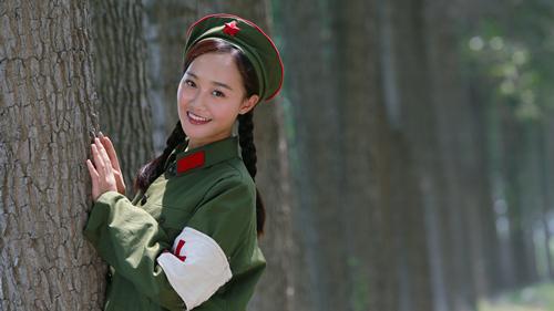 《大熔炉》青岛开播 蓝盈莹脱下心机穿军衣