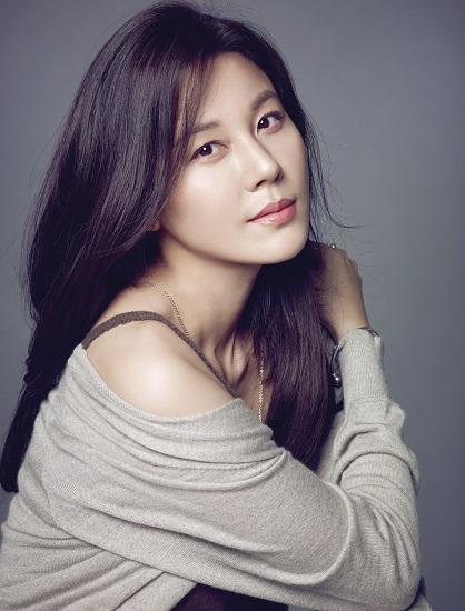 金荷娜腾讯娱乐讯韩国演员金荷娜确定出演电影《女教师》(暂定),改变