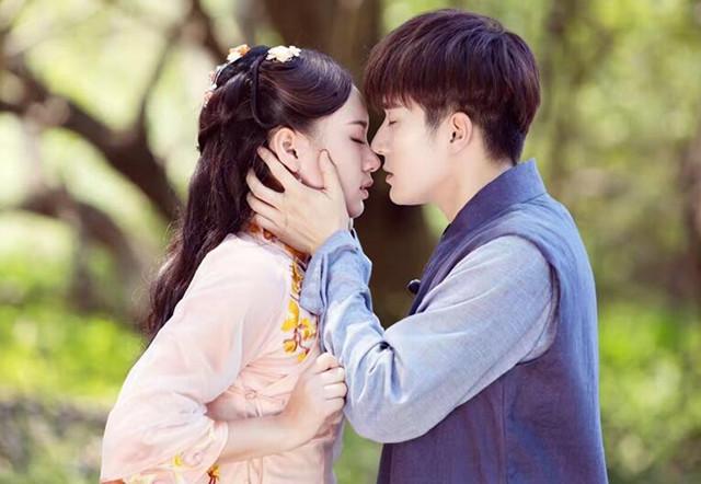 《天津大码头》曾虹畅七夕撩妹 捧脸吻爱意浓