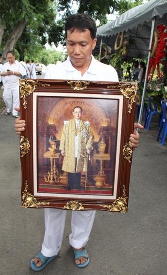 [明星新闻]白龙王今日设灵 女儿展示生前图片(组图)