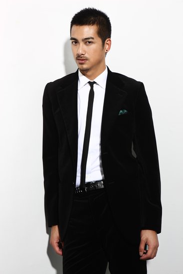 电视 电视新闻 正文吴中天宣传照 吴中天虽然 金钟奖 失利,败给15岁的