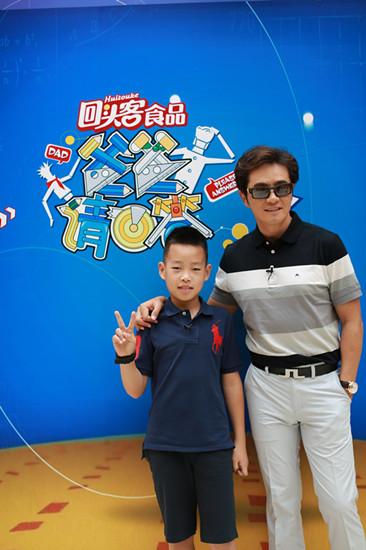 摘要]在《爸爸请回答》在节目中,众位老爸回忆起数几十年前初入小学