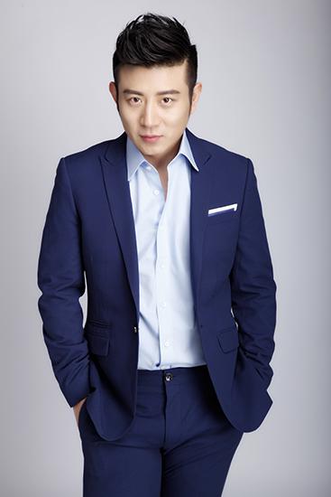 高晓攀出新书 讲述从"怂"到"不怂"历程