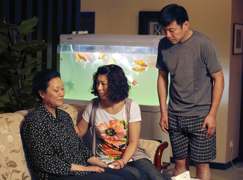 我三个孩子 老大是女儿 俩个小的儿子 老婆要和我闹着离婚 我想给他一