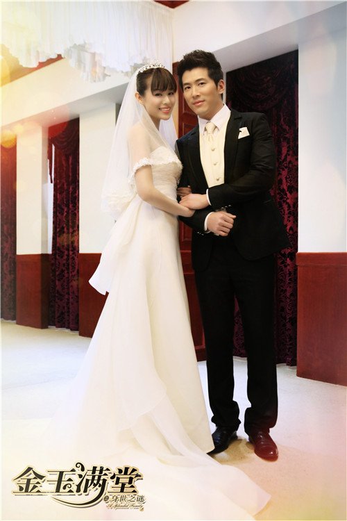 胡杏儿(微博)牵手黄少祺试婚纱