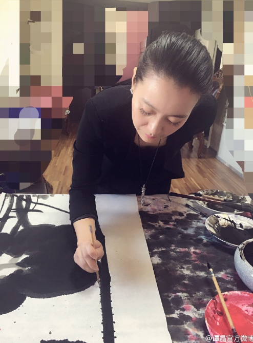 谭晶画画气质端庄,被封为全能偶像