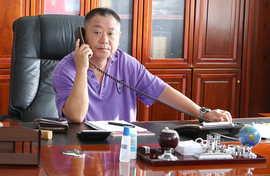 这部以底蕴丰厚的农村文化为背景,洋溢着东北民俗民情和新鲜的乡土