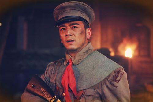 观看《洪流》腾讯娱乐讯近日在央八完美收官的电视剧《洪流》不仅拉动