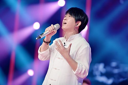 潘粤明变身麦霸 歌声撩妹被赞"像许巍"