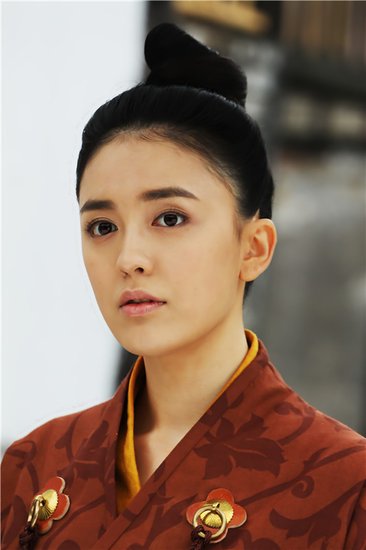 《美人天下》连环热播 吕佳容称反串无压力