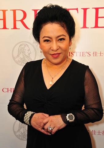 传媒大亨向华强太太晒75克拉巨钻 价值近亿(图)