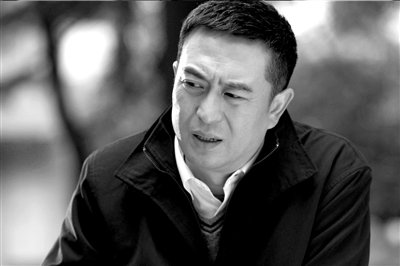 [电视新闻]张嘉译《浮沉》中萌翻观众 戏疯子抗击打能力强