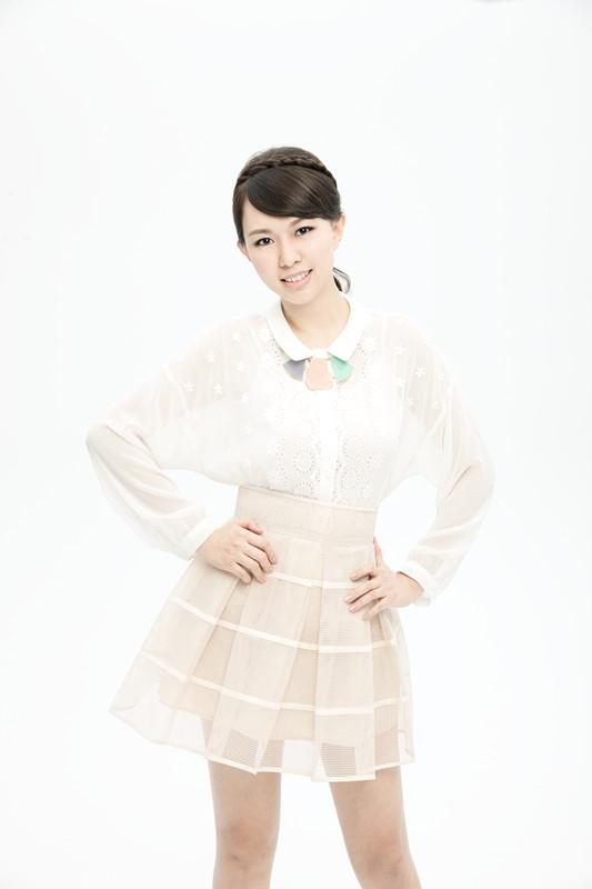 卓依婷签约新东家明年将举办巡回演唱会