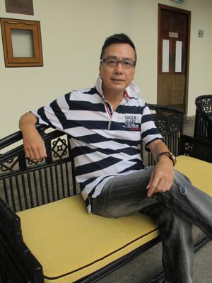 港星伍卫国谈与刘晓庆恋情:分手后十年没恋爱