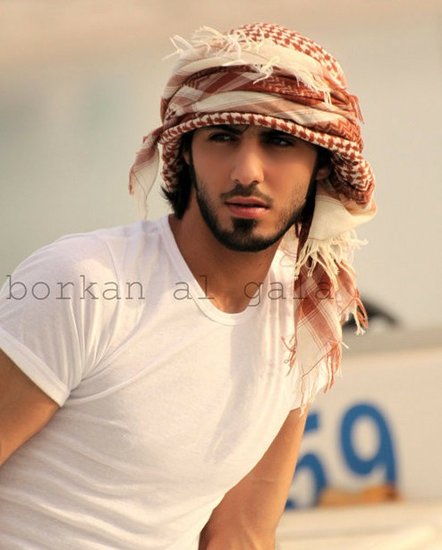 [明星新闻]阿联酋男模奥玛转战日本 曾因太帅被驱逐出境