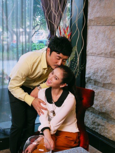 《爱的契约》热拍正酣 赵柯涂松岩亲密照曝光