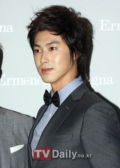 歌手兼演员郑允浩将出演海洋警察电视剧《poseidon》.