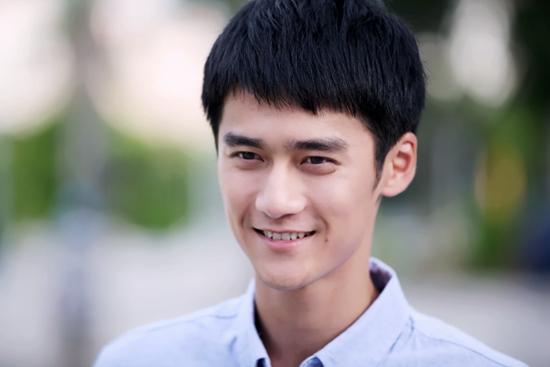 《二分之一夏天》开播 蒋劲夫化身高校魅力男神
