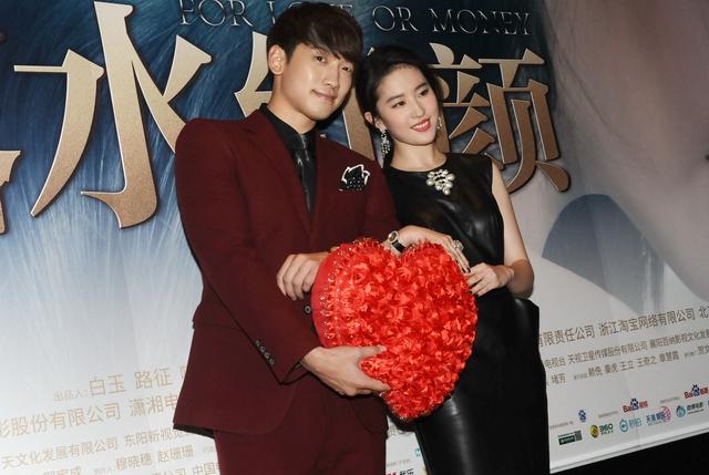 《露水红颜》到沪造势 刘亦菲rain玩甜蜜n连拍