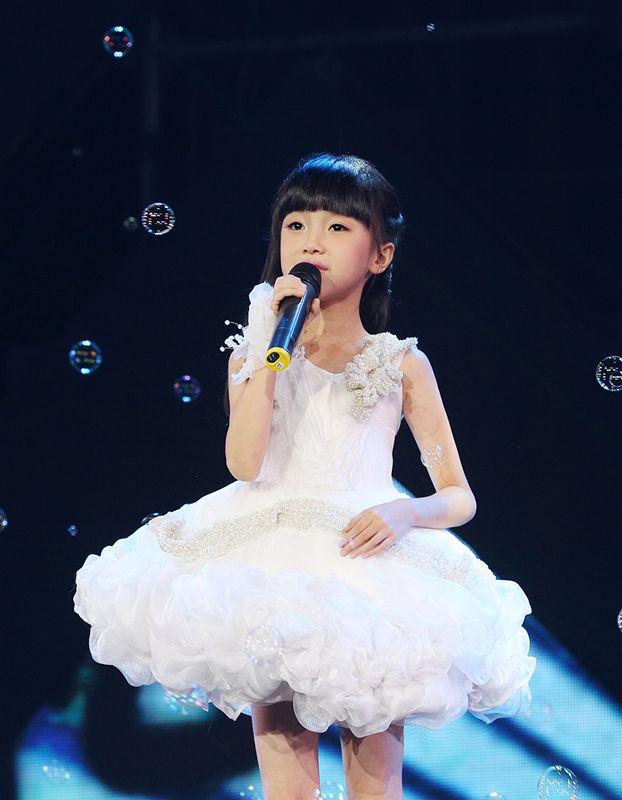 包晗言工体唱《龙文》 献礼抗战70周年