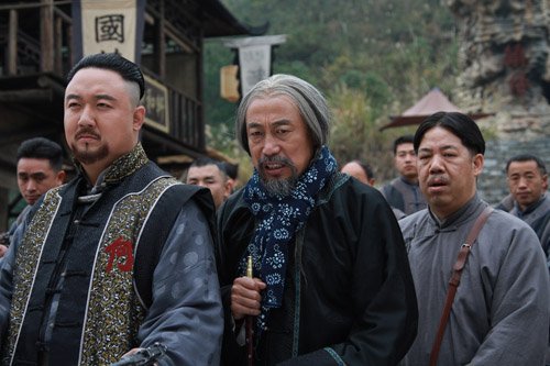 《今生有缘》等多部电视剧的王静联合打造的传奇战争剧《借问英雄何处