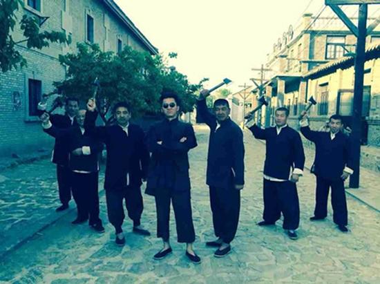 《秀才遇到兵》热拍 李晨片场恶搞"斧头帮"