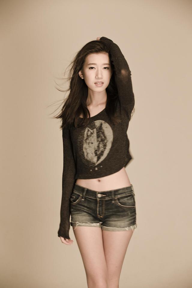 演员周婷出演《探魔导师》 清纯健康惹人爱