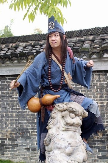 陈浩民《济公2》严惩恶人 片场被公认为老好人