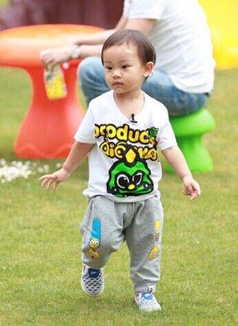 娱乐八卦 贾乃亮晒甜馨奔跑照 额头疑受伤网友大呼心疼