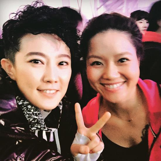 刘力扬现身"女神节" 与"亲姐"李娜惊喜相遇