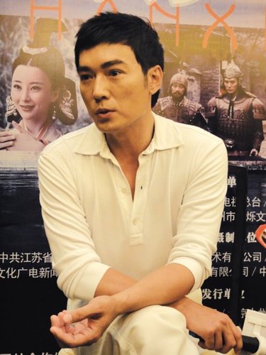 电视剧以韩信一生的经历为主线,讲述了秦汉交替时期刘邦与项羽争霸的